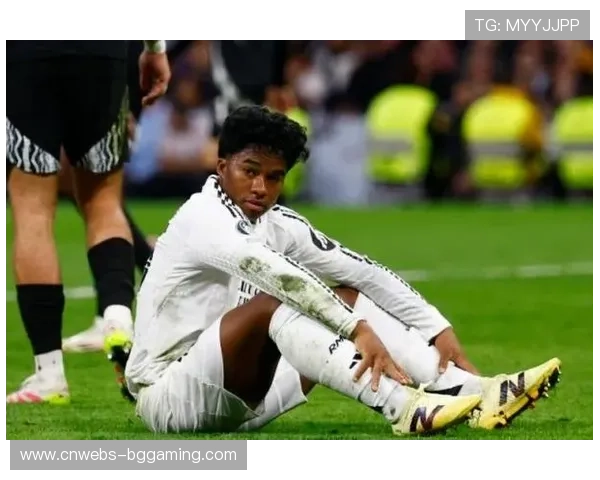 里昂冬窗有意巴黎18岁后卫卡马拉,球员本赛季机会有限。 里昂冬窗有意巴黎18岁后卫卡马拉,球员本赛季机会有限。